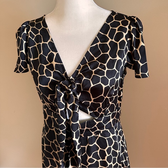 Michael Kors Nubian Giraffe Print Mini Dress with Cutout Size 6 NWT - Picture 3 of 9